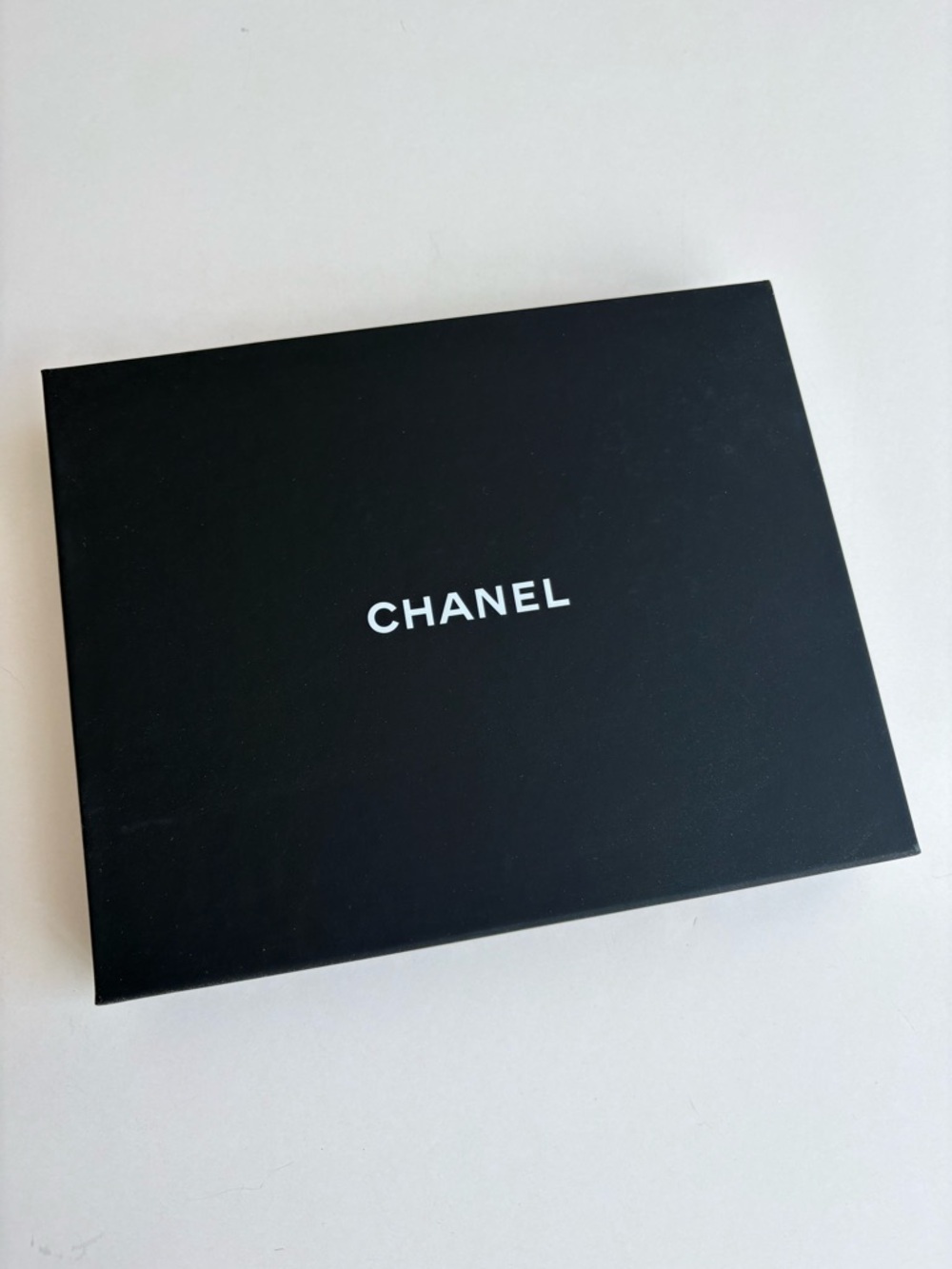 CHANEL Black and White Branded Gift Box - Picture 6 of 10